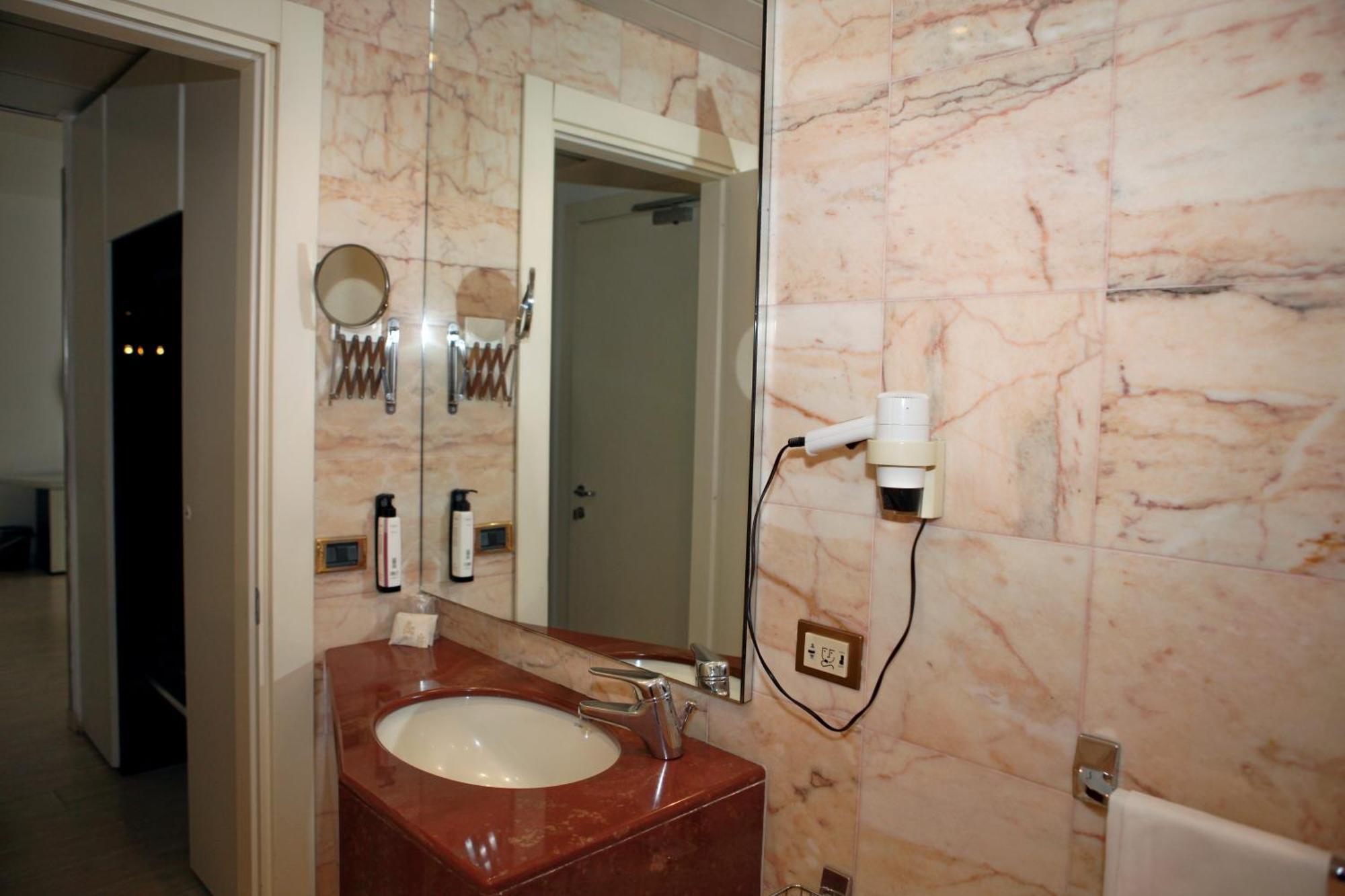 Mediterraneo Palace Hotel Ragusa Exterior photo