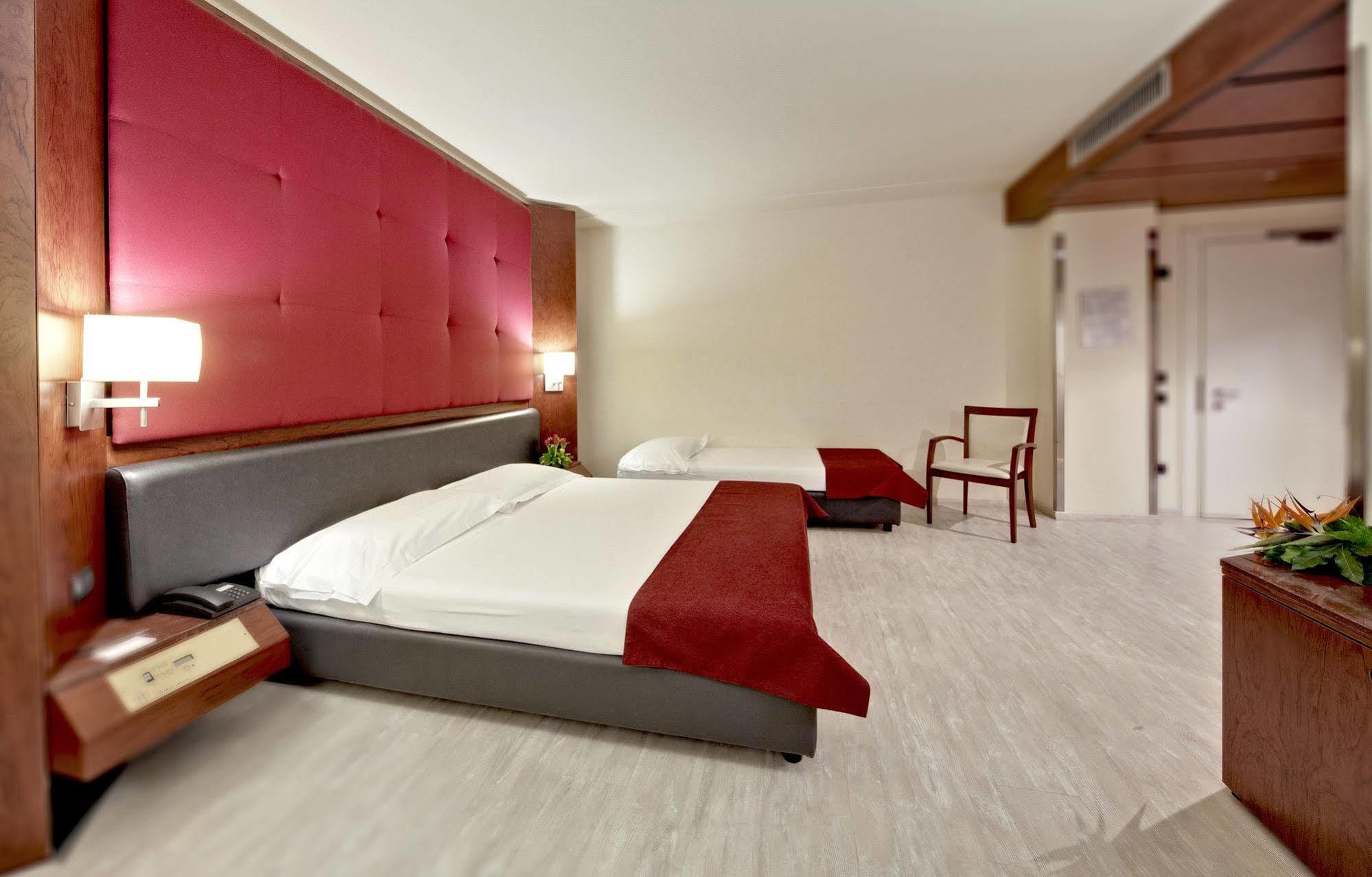 Mediterraneo Palace Hotel Ragusa Exterior photo